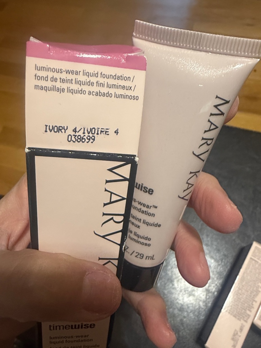 Mary Kay TimeWise Luminous-Wear Liquid Foundation - Ivory 4 (Pink Accent)